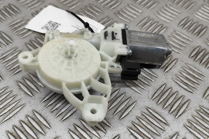 Motor macara geam ușă st&acirc;nga față MERCEDES-BENZ EQB X243 2024 OEM: A0009065806 28239832