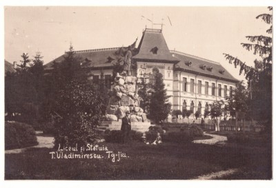 5197 - TARGU-JIU, High School, statue - old postcard, real PHOTO - unused foto