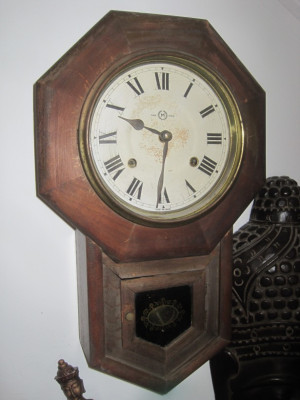 ANTIQUE ANSONIA SHORT DROP OCTAGONAL SCHOOL HOUSE CLOCK (1901) foto