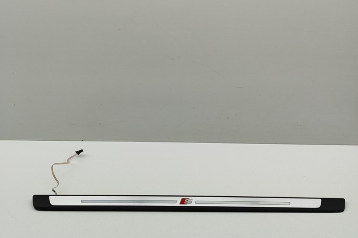 Ornament prag st&acirc;nga față AUDI A5 F53 2019 OEM: 8W6947417A | 31725476
