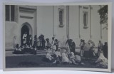 BISERICA MANASTIRII PUTNA , TARANI LA IESIREA DE DUPA SLUJBA , FOTOGRAFIE FORMAT CARTE POSTALA , 1929