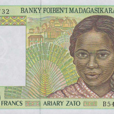 MADAGASCAR █ bancnota █ 500 Francs = 100 Ariary █ 1994 █ P-75b █ UNC necirculata