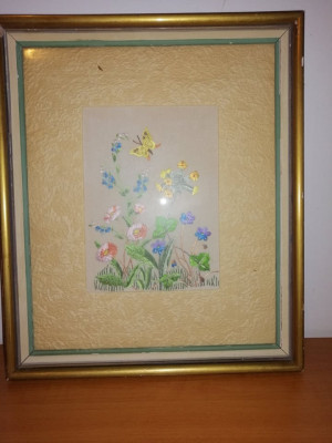 Tablou brodat cusut broderie veche inramata lucrata manual floral flori roz labastru si fluture broderie cu fir de matase rama lemn, sticla protectie foto