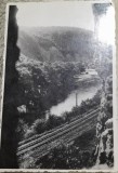 Fotografie tip carte postala, linie de tren prin munti, Romania, perioada interbelica