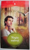 Magia umbrei - Nora Roberts, Carte beletristica