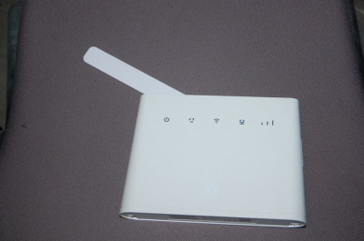 Router 4G / LTE Huawei B311 B311-221 150Mbps download speed , necodat foto