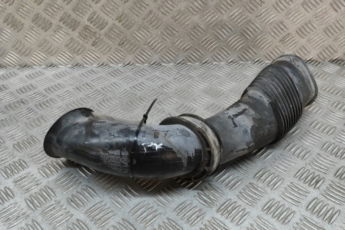 Tub de admisie aer PORSCHE CAYENNE 9PA 2004 OEM: 7L5128752,7L5.128.752 28931602