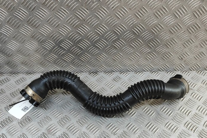Furtun intercooler INFINITI Q30 2019 OEM: A2465200001,1051496S02 31517378