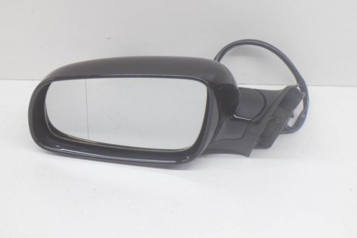 Oglinda laterală st&acirc;nga VW PASSAT B5 3B3 2002 OEM: E1020479 12240888