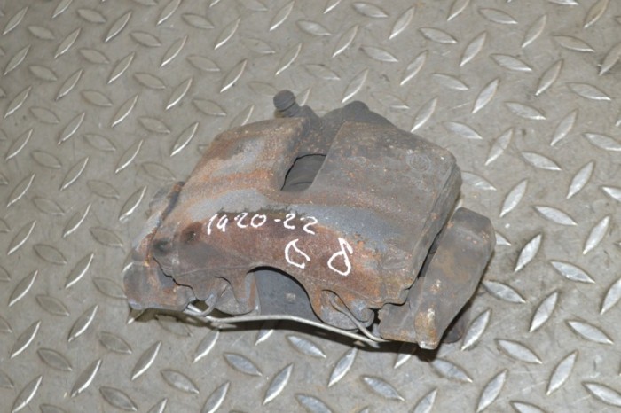 Etrier de fr&acirc;nă dreapta față VW PASSAT CC 357 2010 OEM: Coupe | 13132727