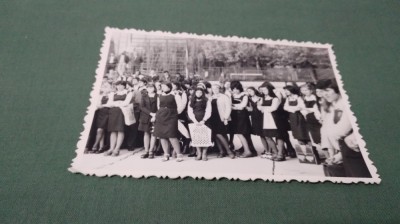 FOTO TIP CARTE POSTALA ELEVI LA SCOALA IN COMUNISM foto