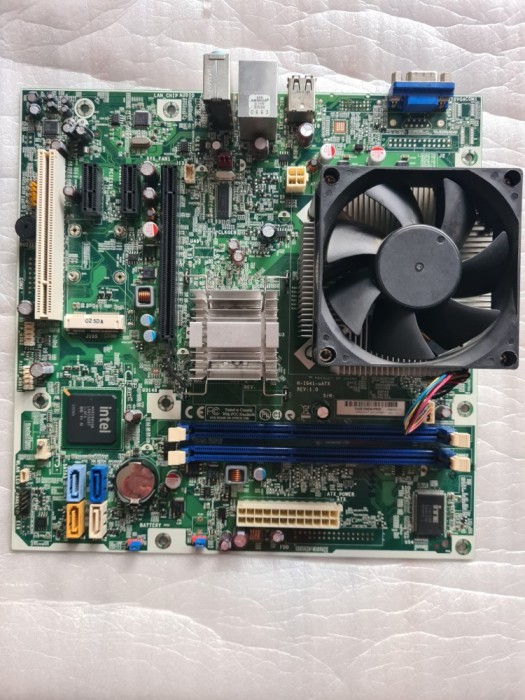 Placa de baza Foxconn chipset G41 suporta memorii ddr3 socket LGA 775 + cooler