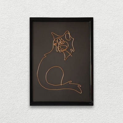 Tablou pisica relaxata, din fir continuu de sarma placata cu aur, 13&amp;times;18 cm foto