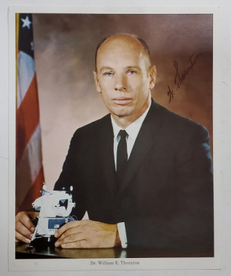 Dr. WILLIAM E. THORTON (1929 - 2021 ) , ASTRONAUT AMERICAN , FOTOGRAFIE OFICIALA NASA , SEMNATA , 1969 foto