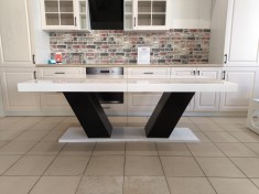 MASA V ALB/NEGRU foto