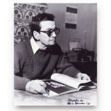 Geo Dumitrescu studiind, fotografie realizată de Vasile Blendea, decembrie 1997