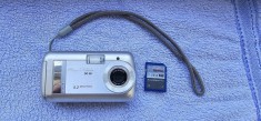 APARAT FOTO DIGITAL PRAKTICA DC 50 / 5.2 MEGA PIXELI + CARD HAMA , FUNCTIONEAZA CU BATERII AA SAU ACUMULATORI