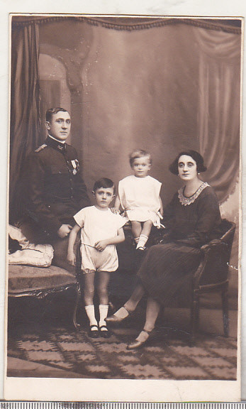 bnk foto Ofiter si familie - decoratii - Foto Royal Bucuresti 1926