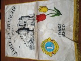 Fanion masonic ,MARE, matase GROASA CLUB LION FRANTA , CIRCA 40 cm X 25 cm