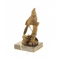 Pasarea cardinal-statueta din bronz pe un soclu din marmura XT-70