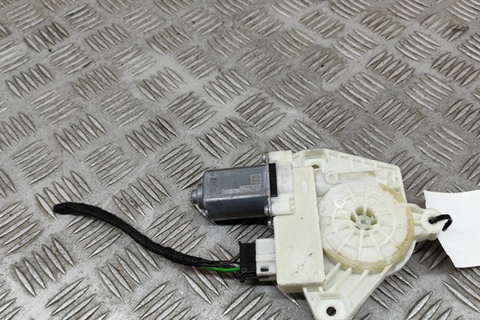 Motor macara geam ușă dreapta față MERCEDES-BENZ C W205 2017 OEM: A2139069501 30395778
