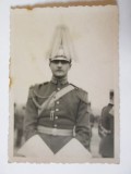Rară! Jandarmerie, fotografie 95 x 67 mm cu un ofițer din Jandarmeria Rurală Rom&acirc;nă &icirc;n ținută de ceremonie model 1930