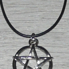 Medalion/pandativ/colier pentagrama Wicca cu varful in sus ,snur inclus, 2,5cm