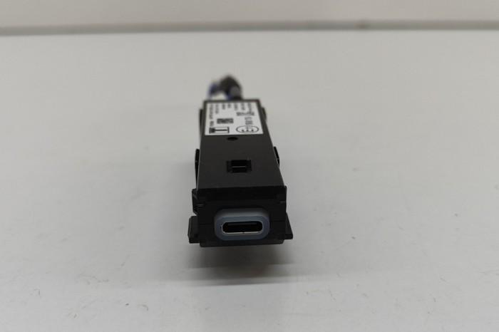 USB TOYOTA YARIS CROSS MXP_ 2024 OEM: 86190-46010,10R-0611734 | 29565834
