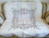 Fata de masa Vintage din In cu broderie manuala in cruciulite