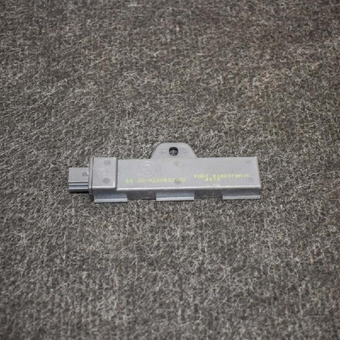 Amplificator de antena BMW 5 F10 2012 OEM: 9220832 2946005