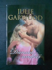 JULIE GARWOOD - DANSUL UMBREI
