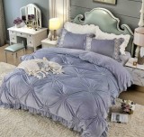 Cumpara ieftin Lenjerie de pat din catifea cu inimi brodate,4 piese,gri deschis- A1375