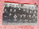 Fotografie tip carte postala, grup de fete la internat, 1937