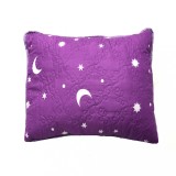 Perna matlasata &quot;Luna si Stele&quot; Coneltex, dimensiuni 70 x 70 cm, patrata, umplutura fibra siliconizata antialergica, culoare mov