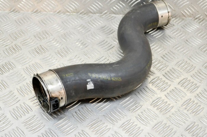 Furtun intercooler dreapta BMW 5 F10 2015 OEM: 8571896 13555838