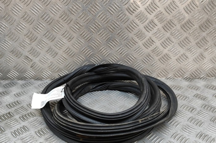 Garnitura ușă st&acirc;nga față PORSCHE MACAN 95B 2014 OEM: 95B.831.721,95B831721 | 26830771