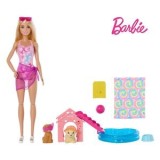 Papusa cu set de joaca la piscina, cu 2 catelusi si accesorii, roz, CMCLASS