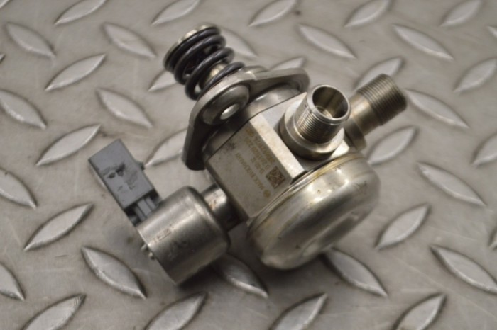 Pompa de combustibil MERCEDES-BENZ CLS C218 2012 OEM: Coupe | 15384804