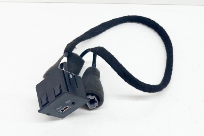 Port USB/AUX-In MASERATI GHIBLI M157 2015 OEM: 670009770 12161056