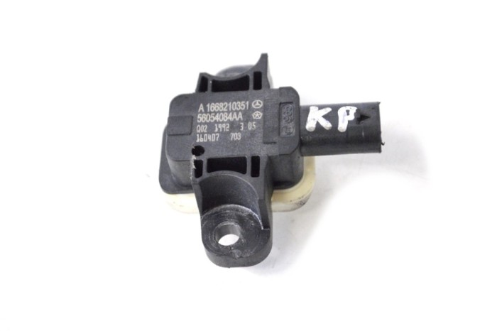 Senzor de impact st&acirc;nga față MASERATI GHIBLI M157 2016 OEM: A1668210351,56054084AA 14930474