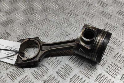 Piston VOLVO V60 2011 OEM: 31339996,31401216 28538924 foto