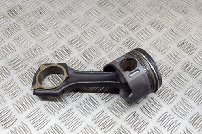 Piston MERCEDES-BENZ C W203 2006 OEM: A6110300320,A6110300717 14887214
