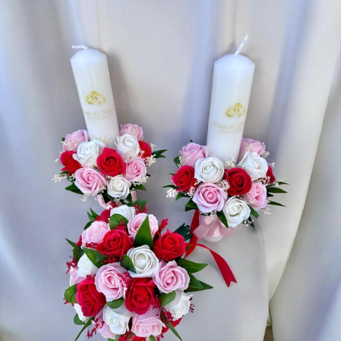 Set nunta, 2 lumanari personalizabile cu nume si data, 40 cm cu aranjament frontal, 1 buchet mare cu 31 trandafiri Alb Rosu)