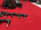 &Icirc;ncărcător universal 90W pentru laptop, include 15 adaptoare non‑USB‑C