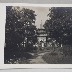 FOTOGRAFIE DE GRUP IN FATA UNUI PAVILION , IN PARC , FOTOGRAFIE TIP CARTE POSTALA , MONOCROMA, NECIRCULATA , PERIOADA INTERBELICA