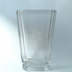 e Vaza de sticla veche de cristal slefuit manual Kosta Boda 1948, monograma