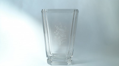 e Vaza de sticla veche de cristal slefuit manual Kosta Boda 1948, monograma foto