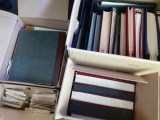 Cutii cu materiale filatelice diverse, timbre in clasoare, albume