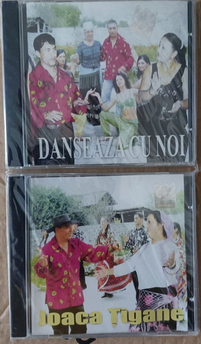 Două cd-uri cu muzică de petrecere și manele