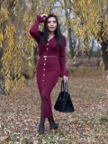Rochie lunga bordo tricotata cu nasturi decorativi
